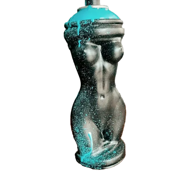 Bombe de peinture en forme de corps féminin.