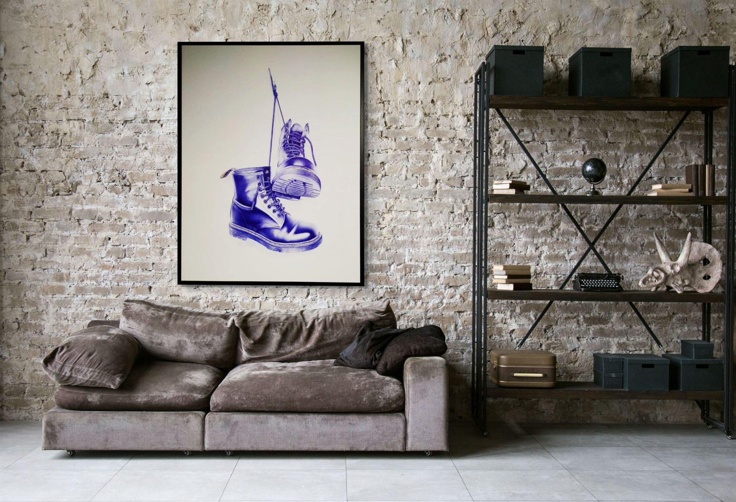 lace your boots Salon moderne avec art mural bleu de bottes.