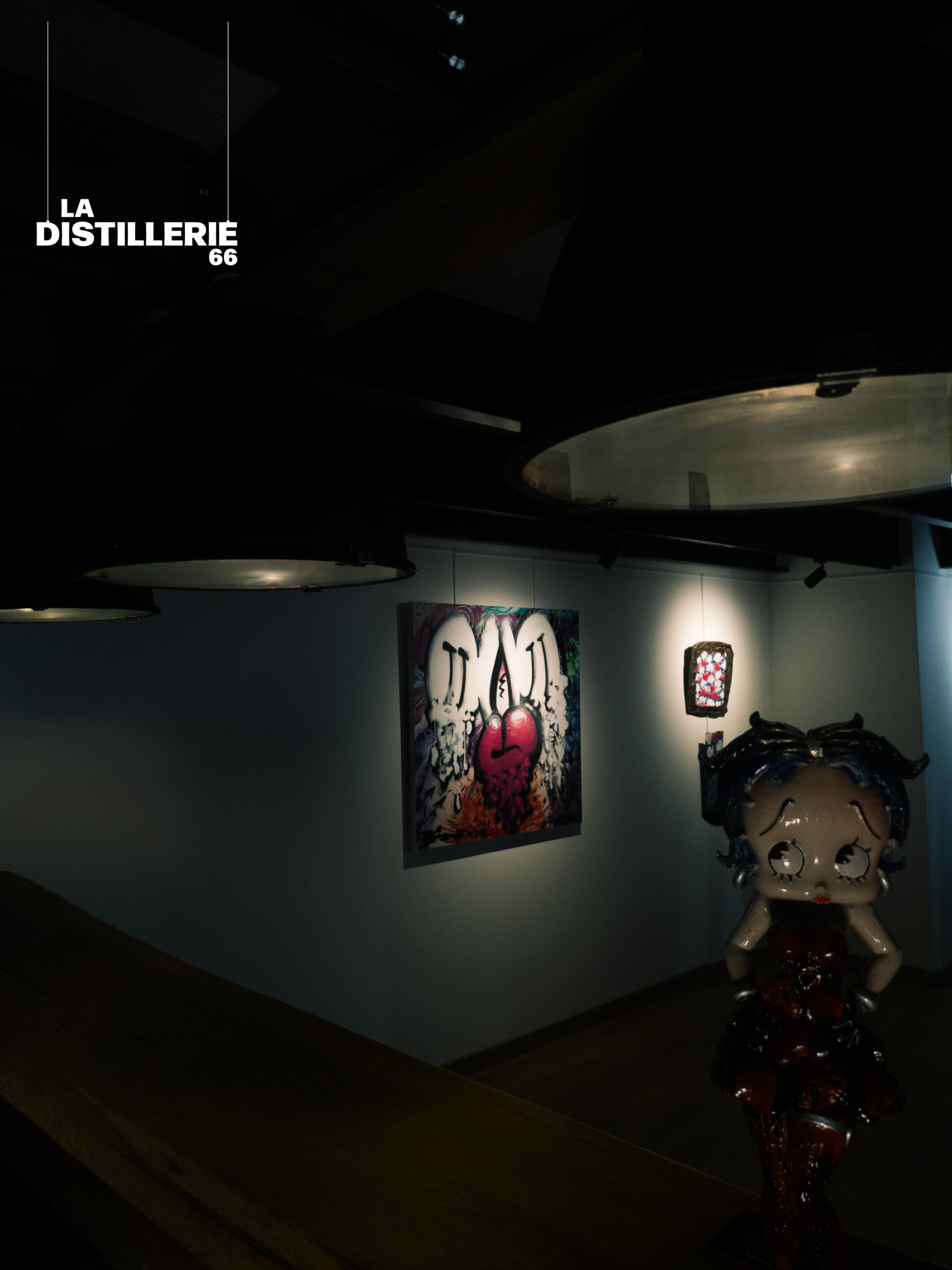 LRM_20250725_165741.jpg Kœurélé,graffiti,cœur,ailes,art urbain,vin rouge,vignes,Pyrénées-Orientales,toile contemporaine,street art,Distillerie 66,œuvre originale,grand format,terroir,graffeur